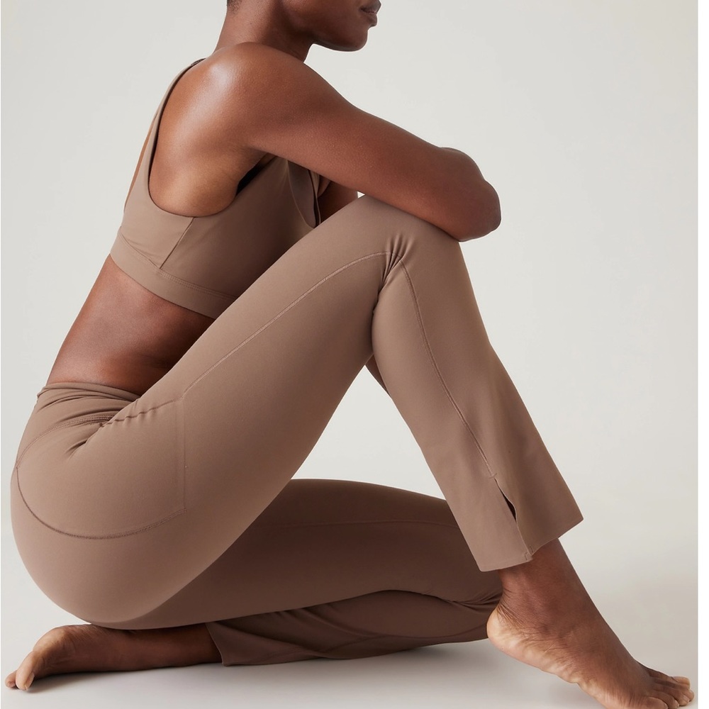 Athleta Transcend Stash Crop Straight Leg Pant size XS - Picture 3 of 10